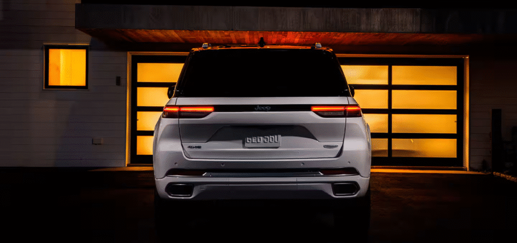 2025 Jeep Grand Cherokee Back side view