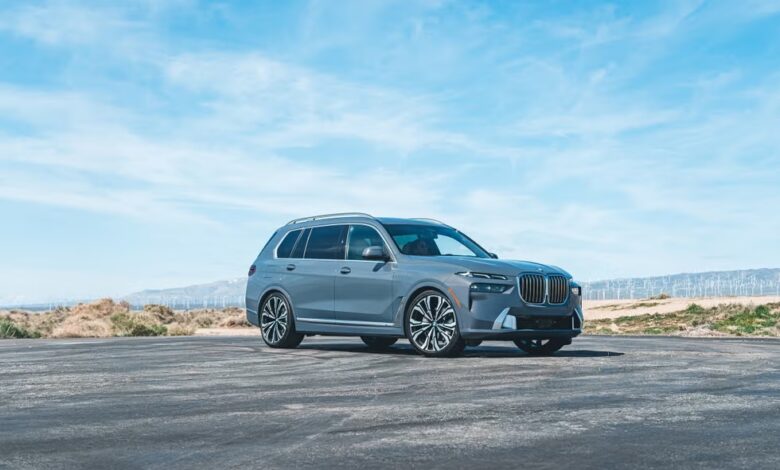 Side view of 2023 BMW X7