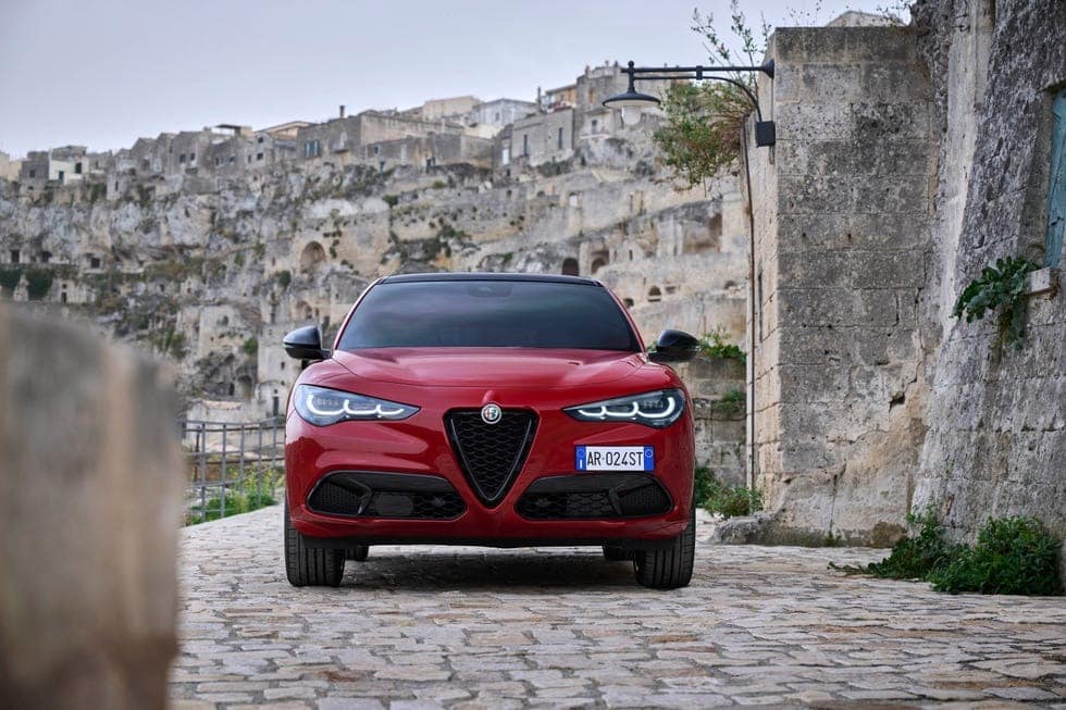 2025 Alfa Romeo Stelvio Front view